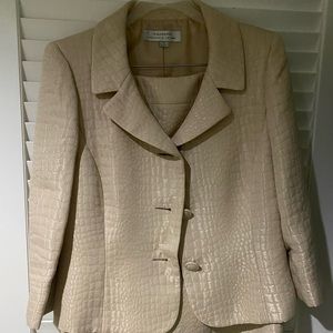 Tahari beige embossed skirt suit